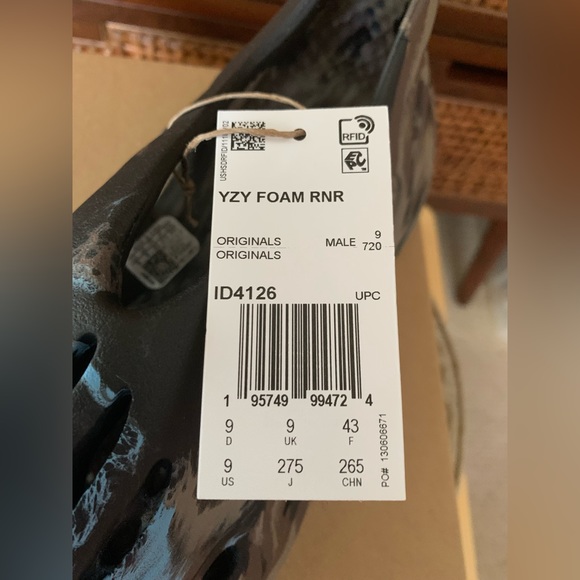 yeezy foamrunners - Picture 2 of 5